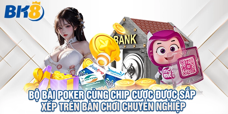 Bộ bài poker cùng chip cược được sắp xếp trên bàn chơi chuyên nghiệp