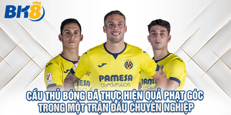 Cầu thủ bóng đá thực hiện quả phạt góc trong một trận đấu chuyên nghiệp