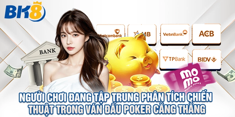 Người chơi đang tập trung phân tích chiến thuật trong ván đấu poker căng thẳng